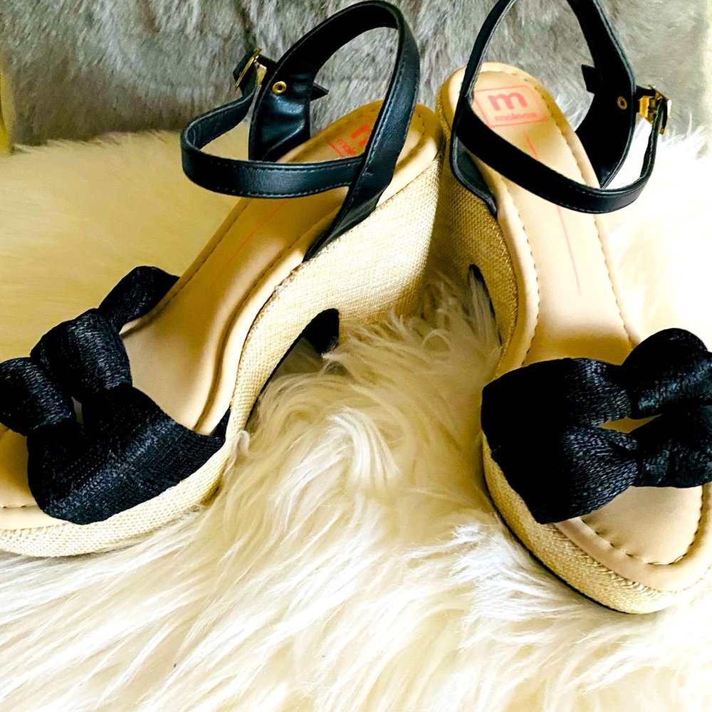 Size 8.5 , brand moleca